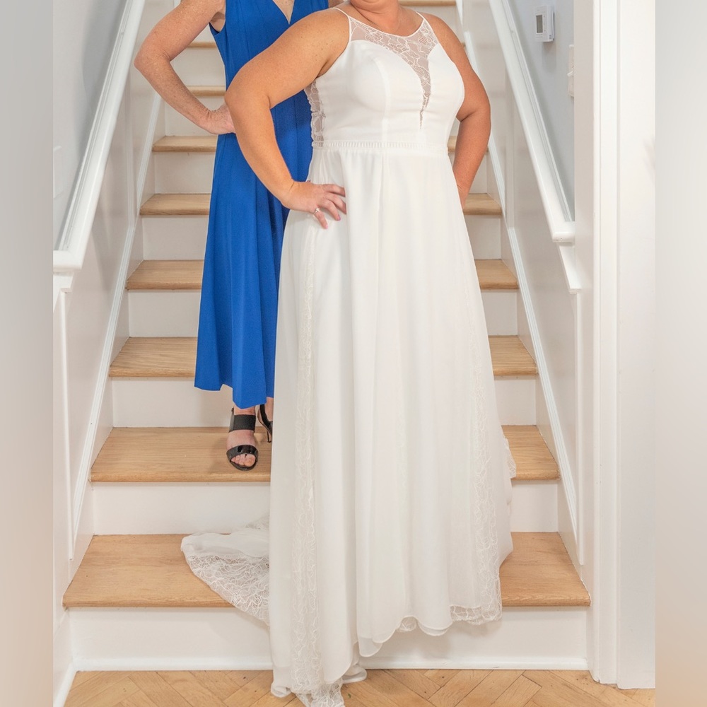 Women's Sleeveless Wedding Dress - high neck illusion - Size 16